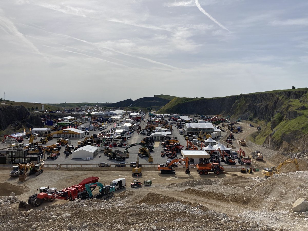 hillheadshow's tweet image. The site is filling up nicely, 🌞is shining #Hillhead2022