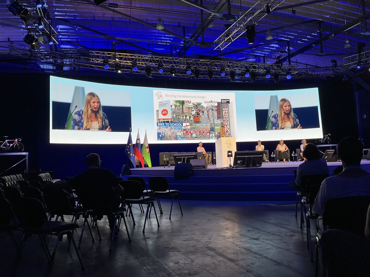 It’s our fourth and final day at ⁦<a href="/VelocitySeries/">Velo-city Conference</a>⁩! The week has truly flown by. 😎 #VC22 

We’re tuning in now to Handshake’s own Gloria Tarantino, who is speaking about the challenge of public backlash to #cycling progress in #Turin. 💪