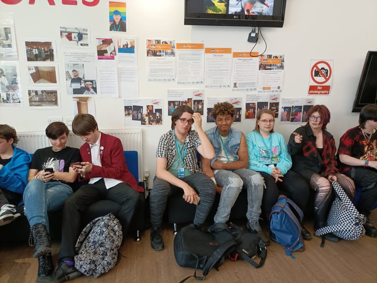 Our True Colours Group meeting the <a href="/tfcsunderland/">Together for Children</a> youth group 3ozmic Epiphany yesterday. It was truly a pleasure to watch two different groups of young people make friends so quickly and share experiences. The smiles on faces say everything! 🏳️‍🌈🍕