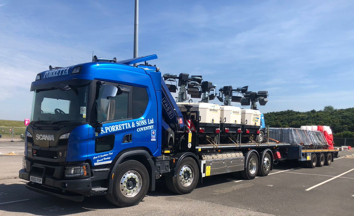 porrettahaulage's tweet photo. R800, one of our new #Hiabs #LorryLoaders A 32t with a 40tm #Fassi With a payload of 13t on the wagaon and a total payload of 20.5t with a drag / drawbar.
A Great looking Lorry, delivering Great Customer Service. Contact @porrettahaulage for all of your #haulage and #transport https://t.co/UmdsMnS8dV