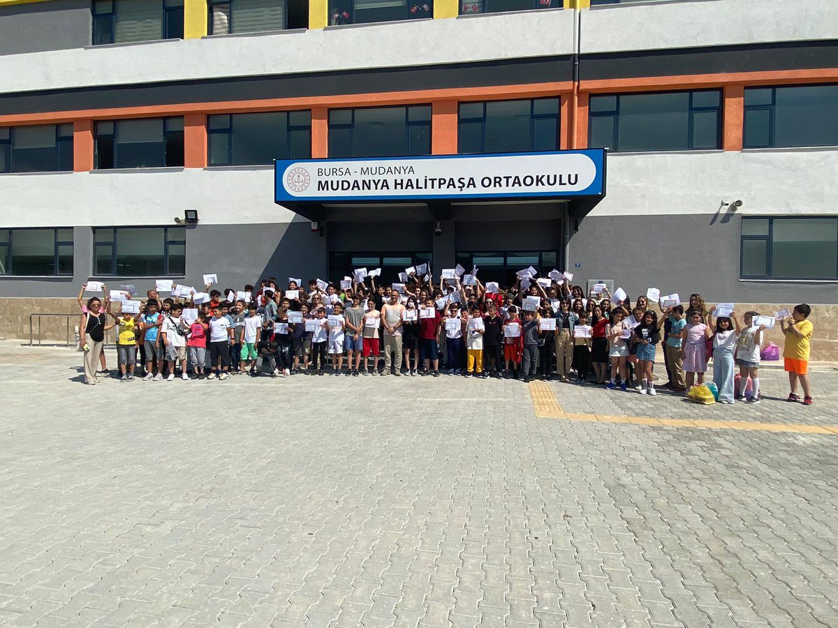 halitpasa2021's tweet photo. 2021-2022 Eğitim öğretim yılını tamamladık. Öğretmen ve öğrencilere teşekkür ediyor iyi tatiller diliyoruz. https://t.co/uLugfA6p4L