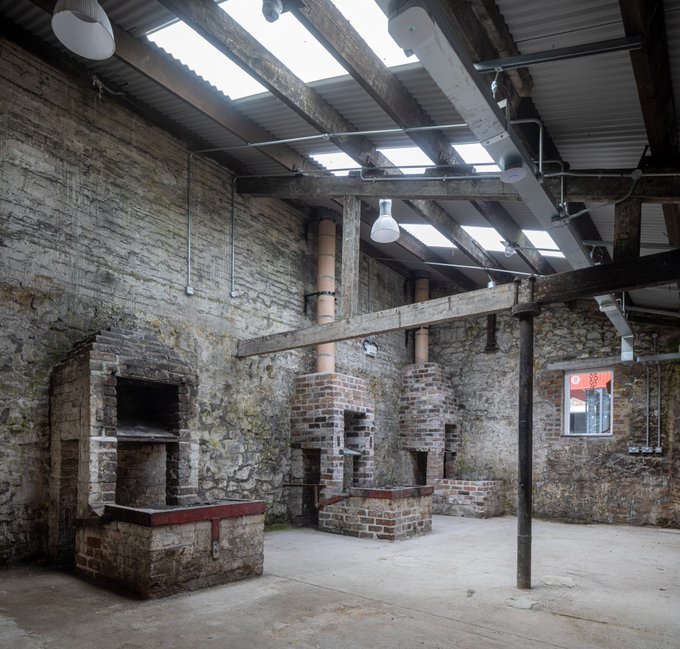 HeritageFundCYM's tweet photo. Mae @CeiLlechi yn #Caernarfon yn agor heddiw ar ôl nawdd £3.5 miliwn y #LoteriGenedlaethol! Mae’r safle hanesyddol wedi ei drawsnewid ac mae ganddo nawr weithdai, lle i aros ar eich gwyliau a cewch cyfle ddysgu am hanes Cei Llechi @poblliwallun 👇ttps://www.ceillechi.cymru/ https://t.co/i9FNF75hlb