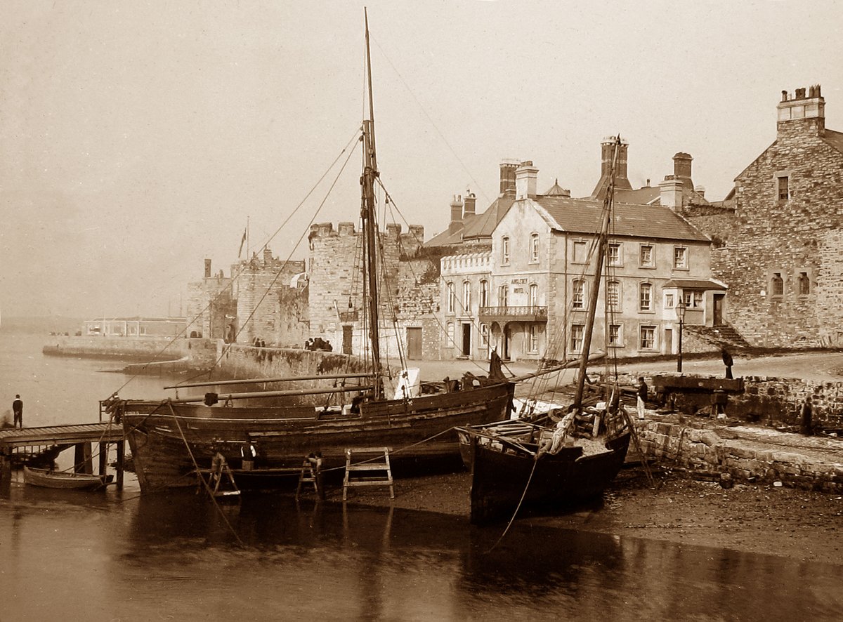 HeritageFundCYM's tweet photo. Mae @CeiLlechi yn #Caernarfon yn agor heddiw ar ôl nawdd £3.5 miliwn y #LoteriGenedlaethol! Mae’r safle hanesyddol wedi ei drawsnewid ac mae ganddo nawr weithdai, lle i aros ar eich gwyliau a cewch cyfle ddysgu am hanes Cei Llechi @poblliwallun 👇ttps://www.ceillechi.cymru/ https://t.co/i9FNF75hlb