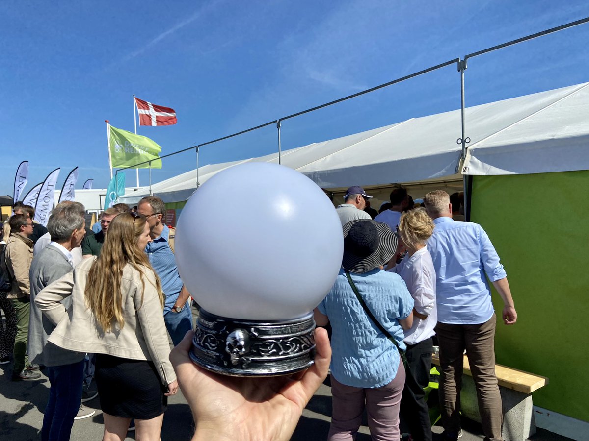 Region Syddanmark (@rsyddanmark) on Twitter photo Hvad kræver det, hvis de unge skal have lyst til at tage vagten på fremtidens sygehuse?
Vi har pudset spåkuglen og kigger ind i fremtiden sammen med fire unge og <a href="/MetteWithH/">Mette With Hagensen 🌹</a> klokken 11:15 i Danske Regioners telt på Folkemødet.
Mød op og bliv klogere. 🔮
#FMDK22 #sundpol Hvad kræver det, hvis de unge skal have lyst til at tage vagten på fremtidens sygehuse?
Vi har pudset spåkuglen og kigger ind i fremtiden sammen med fire unge og <a href="/MetteWithH/">Mette With Hagensen 🌹</a> klokken 11:15 i Danske Regioners telt på Folkemødet.
Mød op og bliv klogere. 🔮
#FMDK22 #sundpol