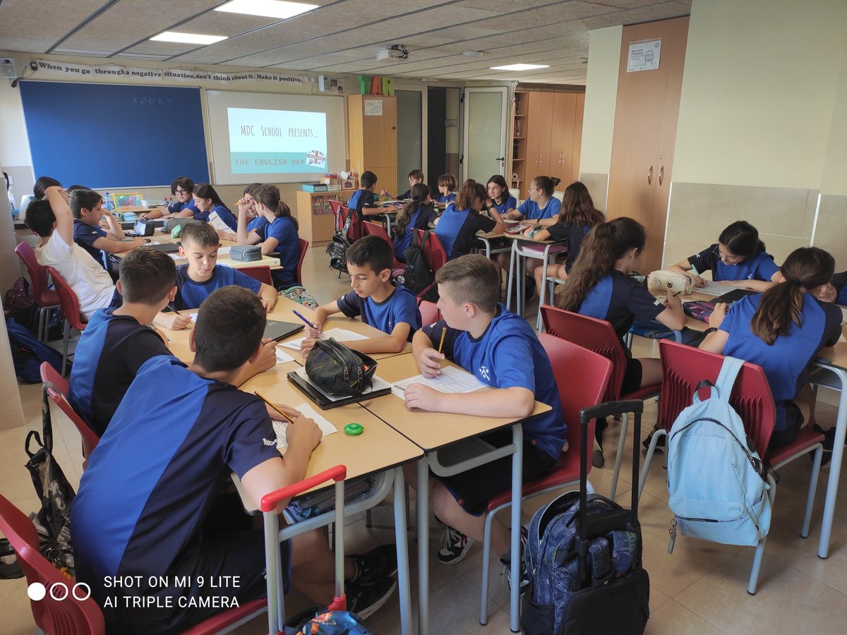 LOUGV81's tweet photo. Happy English Day!!! Today we are having fun in English 🇬🇧😃 https://t.co/O36Nks1d3l
