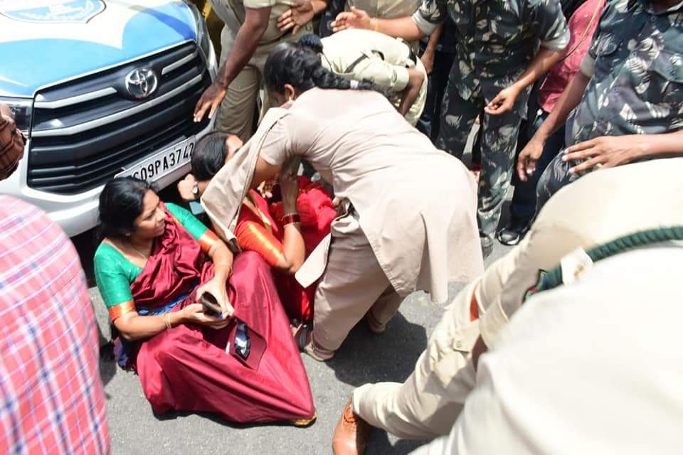 bandisanjay_bjp's tweet photo. TS Police stopped us at Bhiknoor, enroute to IIIT Basara. Shame that electricity &amp; water is cut off in retaliation to protest by students. They're being treated as terrorists. Instead of solving problems, #CMKCR is provoking by terming it as silly. We'll support their fight. https://t.co/4ZthtjAySu