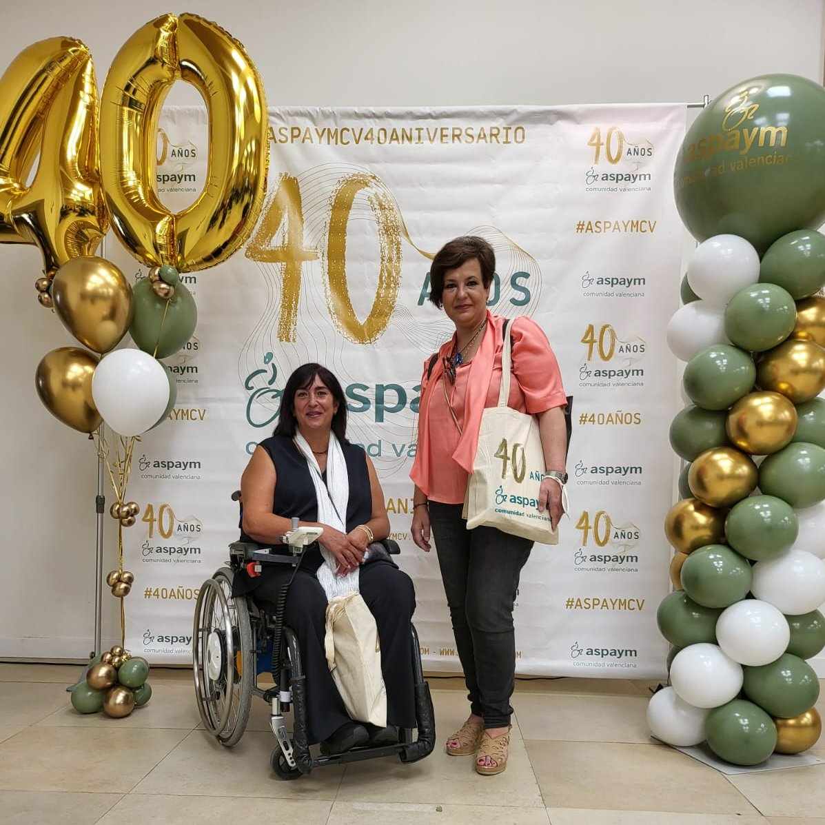 flm_medular's tweet photo. ¡Hoy estamos de celebración! Nuestras compañeras de @ASPAYMCV celebran su 40 aniversario en unas jornadas muy interesantes con un contenido 🔝, y hemos querido acompañarles en estos momentos tan especiales, representados por nuestras compañeras y jefas @mgergueta y #SMartin https://t.co/J56WXOKc7F