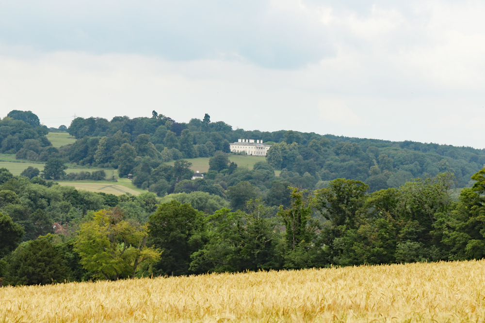 Amershammuseum's tweet photo. There are many lovely walks in the beautiful Chilterns - here is a view of Shardeloes seen on the 'Station to Station' walk which takes you from Chalfont & Latimer Station to Amersham Station - collect your free walk leaflets from #AmershamMuseum #MuseumWeek22 #environmentmw https://t.co/GGt9FRfmfa