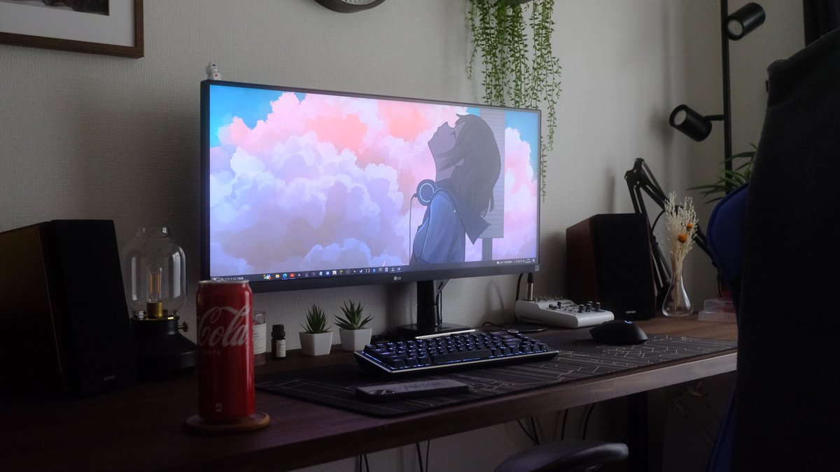 ___hobby03's tweet photo. 今日ぐらいぐーたらしよう。

#お前らのPCデスク周り晒してけ 
#お前らのPCデスク周り晒していけ 
#DIY https://t.co/WakhvWvHPi