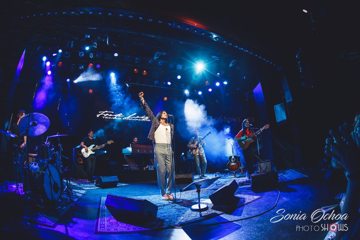 soniaoo's tweet photo. #PhotoShows @FrediLeis seduce con sus #TemasPrivados en @LuzdeGasClub, dentro del @guitfestbcn

Más 📷 en el enlace 👇🏼!
https://t.co/xIrySHSNsB

#FrediLeis #Tour2022 #LuzDeGas #GuitarBcn22 #GuitarBcn #Barcelona #CulturaSegura https://t.co/TEsnOjRqjA