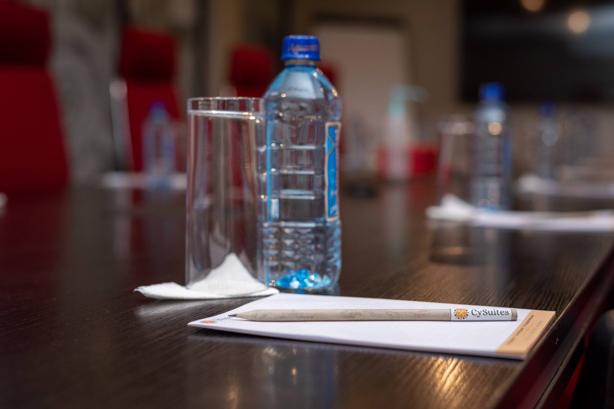 jumaf3's tweet photo. If you need a fully-paid staycation here at @CysuitesHotel by @CytonnInvest, then the only thing you need is visit them, take a picture, put on social media, tag them, and wait. They also have shopping vouchers... Na huu uchumi, all you need is a picture... 😊 #CySuites https://t.co/L1WEJHJbHt