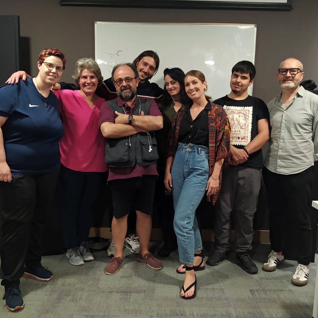Aula512's tweet photo. Instantánea del último Taller de Locución de Audiolibros🎙 

Los alumnos trabajaron muy duro junto a los maestros Esteban Massana, Patxi Gómez y Candela Rojas en ejercicios prácticos de locución de audiolibros, novela, poesía, y sus primeras nociones en el mundo del podcast.🎙👏 https://t.co/QL2LOcBTzJ