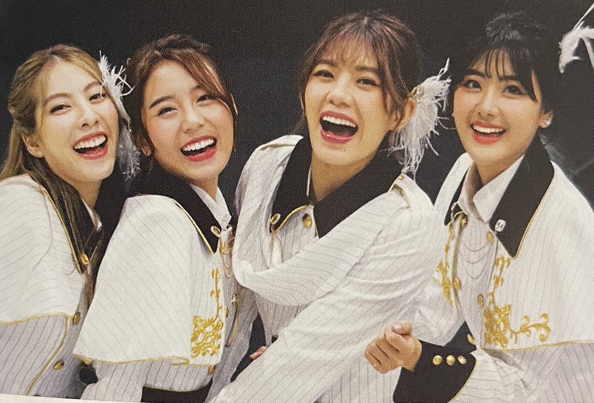 FondNattichaFC's tweet photo. ภาพบางส่วนจากนิตยสาร BNK48 12th Single Senbatsu General Election นะคะ
สามารถซื้อได้ที่งาน #BNK48CGM48TradingMarket ได้เลยนะคะ 📔🤍
#FondBNK48 #FondVYRA
#FrontForFOND https://t.co/Je4jVSvgu0