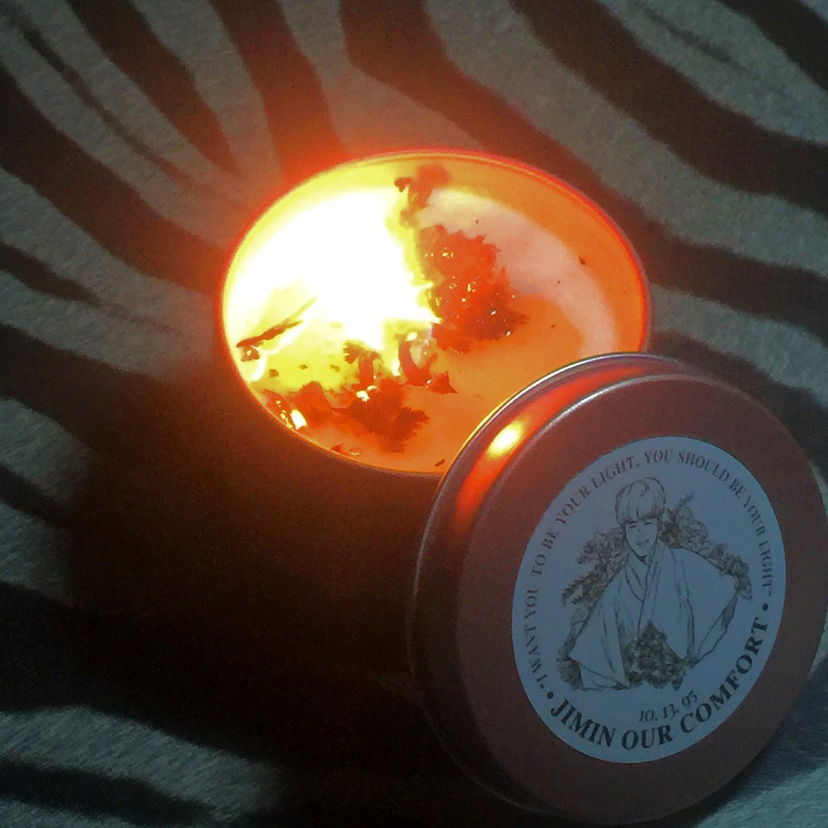 vintaecartzz's tweet photo. #vintaemails
my jimin kit is here na ! i just opened it, sobrang daming inclusions ! and the scented candle smells like chocolate ! very very happy with this, tysm ! 'til our next po!
— @jiminheecart
➥ #chimcafeedbacks https://t.co/MLS2Bxii2r