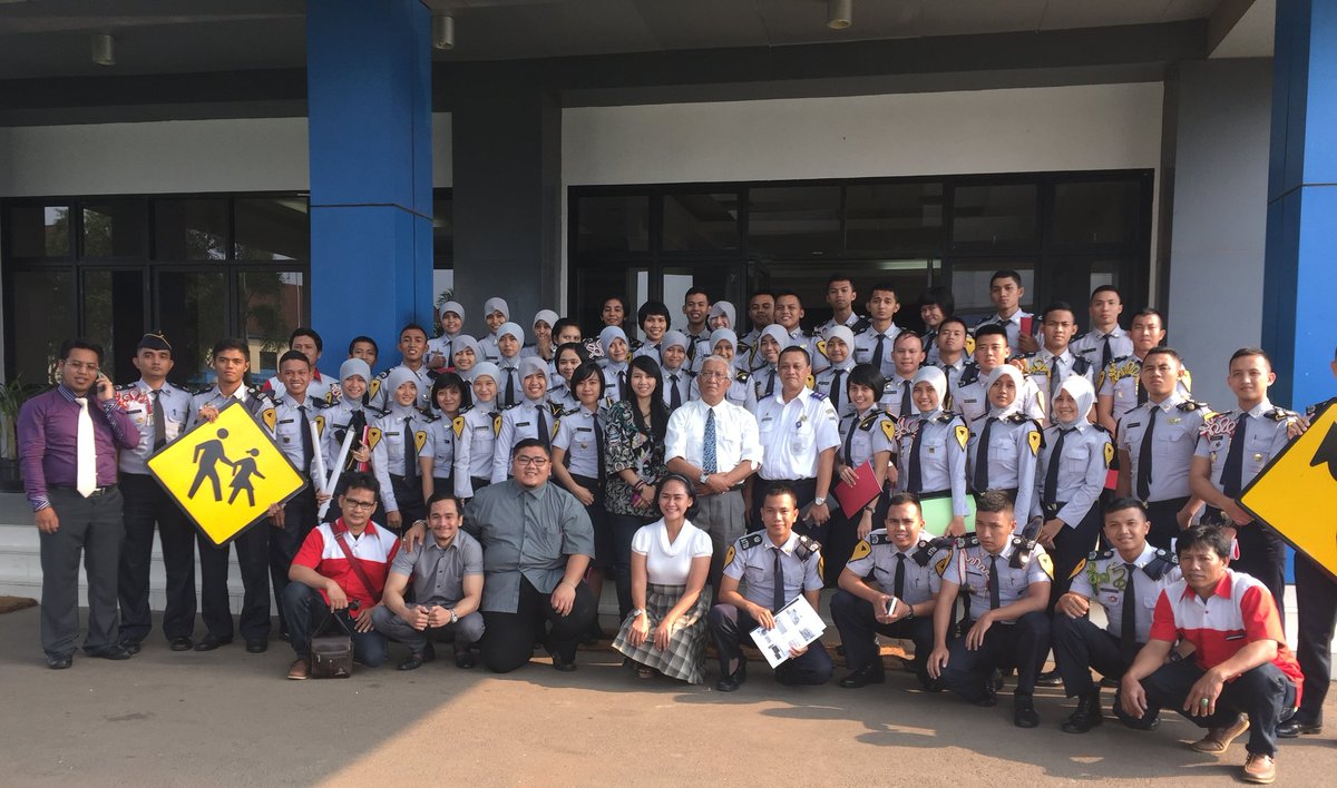 soulofdanny_'s tweet photo. Ketika itu jadi Instruktur di #STTD @kemenhub151 , mungkin yang saat itu jadi peserta didiknya sekarang sudah jadi pejabat eselon 🛣️ https://t.co/1bscEbx55y