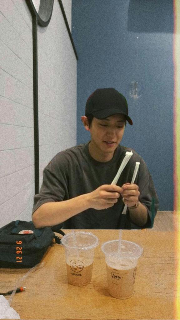 chanbina61's tweet photo. تا حالا کیو دیدید ک با دوتا نی ذوق کنه؟؟
@weareoneEXO @B_hundred_Hyun @layzhang https://t.co/K6Le3pCu2C