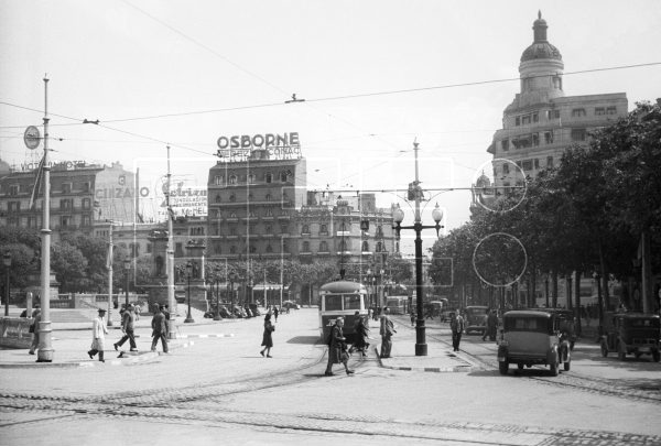 #UnDiaComoHoy en la Plaza de Cataluña de #Barcelona , #junio de 1947. #EFEfototeca