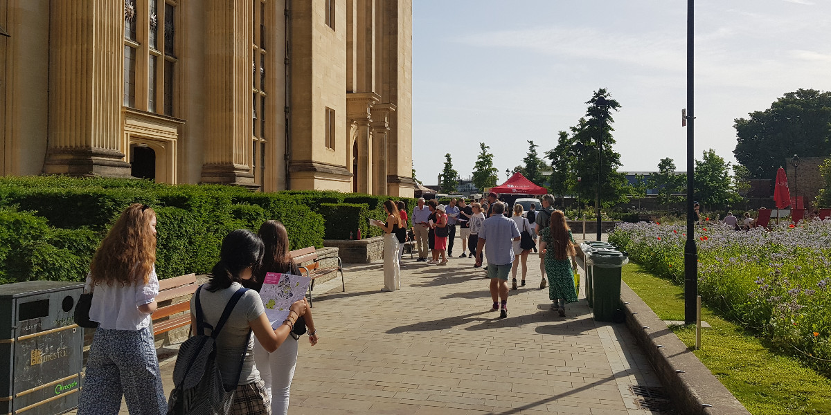 It's the first June open day! ☀️

A warm welcome to all our visitors exploring our wonderful city and campus today 👋 Find out all the things you can do on our website 👉 fal.cn/3px0f

Can't make it? Follow all the action on Instagram 📷 @ universityofbristol