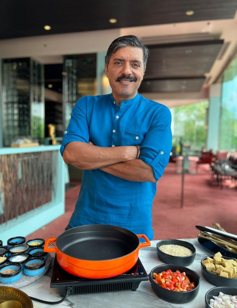 GautamMehrishi's tweet photo. something's brewing ~ watch the space #culinaryarts #food #art #cuisine #recipes #chef #cheflife  #gourmet #gastronomia #kitchen  #cucina #comida #picoftheday #gastronomy  #chefstalk #cocina #culinary #chefsroll #chefmode #chefstable #masterchef #foodnetwork #chefstalk #chefclub https://t.co/W4fTdWNBHi