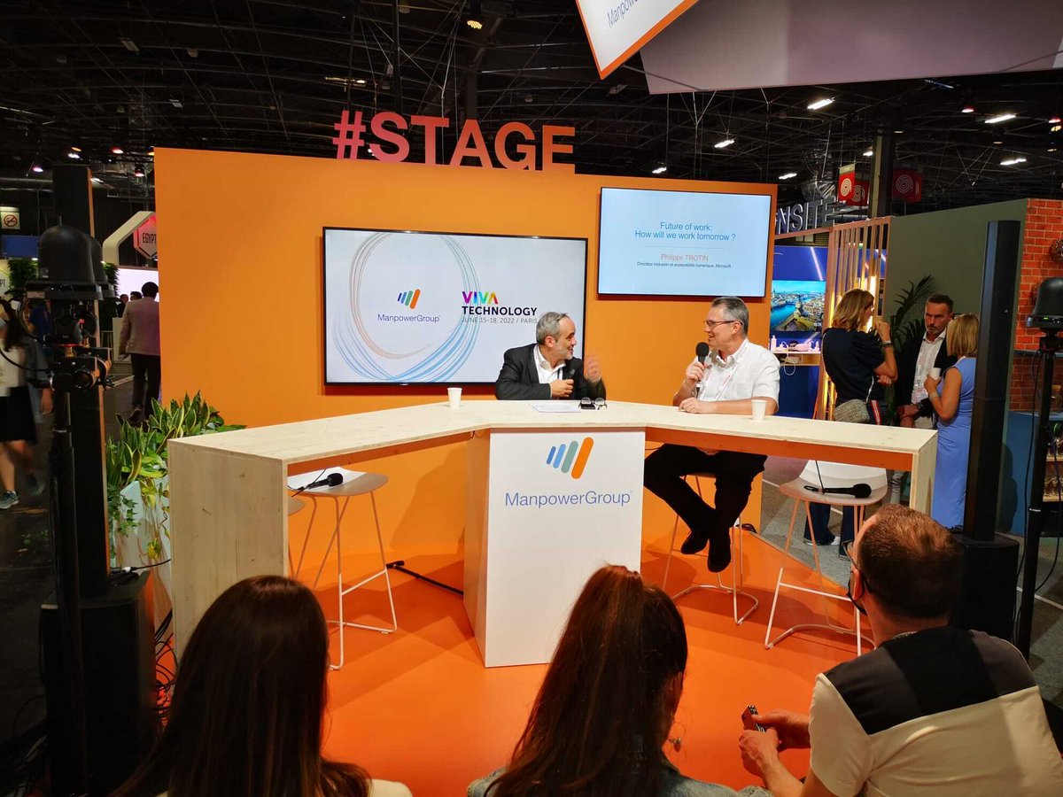 FranceTravail's tweet photo. [#VivaTech2022] 📍Arrêt sur le stand de @ManpowerGroupFR pour parler #FuturOfWork ⚡️

@Philippe_Trotin, ambassadeur @microsoftfrance : "le travail du futur sera hybride, plus inclusif, notamment sur le #handicap et l'accessibilité #numérique" 💻

#AvecPôleEmploi #VivaTech https://t.co/YmLgb7qwba