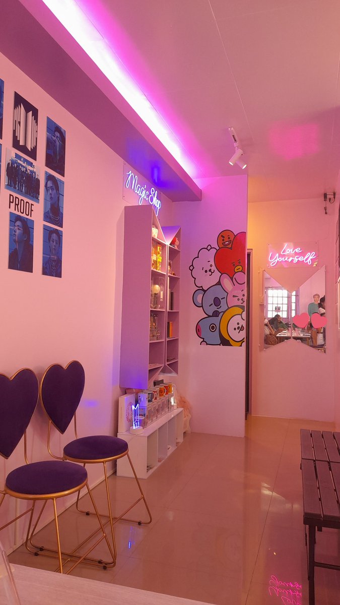 sopesfairy's tweet photo. we went to a bts themed cafe earlier aaaaa it's so pretty 🥺💜 https://t.co/8s1zI6QDp8