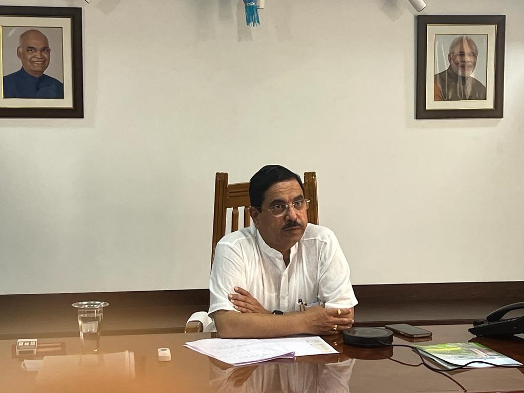 JoshiPralhad's tweet photo. Reviewed coal supply to power sector from allocated coal blocks of @ntpclimited, @damodarvalleyco, @THDCIL_MOP, RRVUNL, WBPDCL, KPCL to states of Karnataka, West Bengal &amp; Rajasthan https://t.co/iy3bCTpMGX