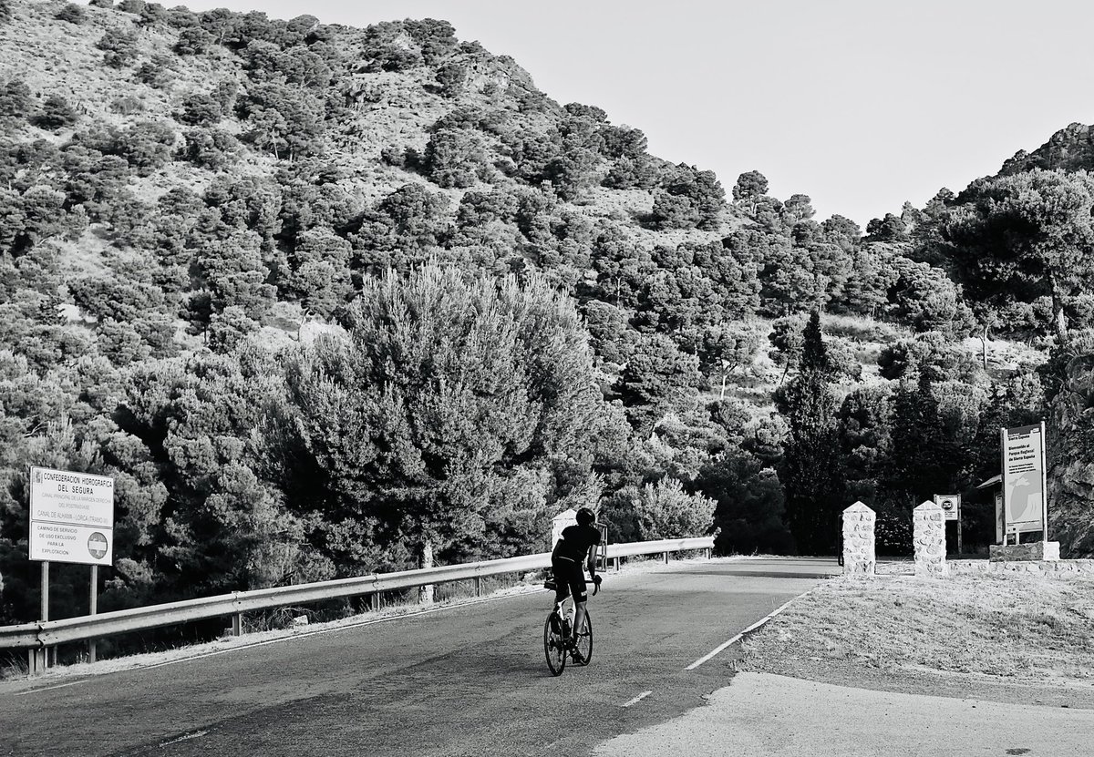 7.30 a.m. @ the summit of the Vuelta a Espana climb Sierra Espuna - Murcia: 23km, 1416m high with an average gradient of 6% and max gradient 5%… Amazing switchbacks on the way down... <a href="/EastLondonVelo/">East London Vélo</a> <a href="/cycloxersaurus/">Mark Walker Coaching</a>
