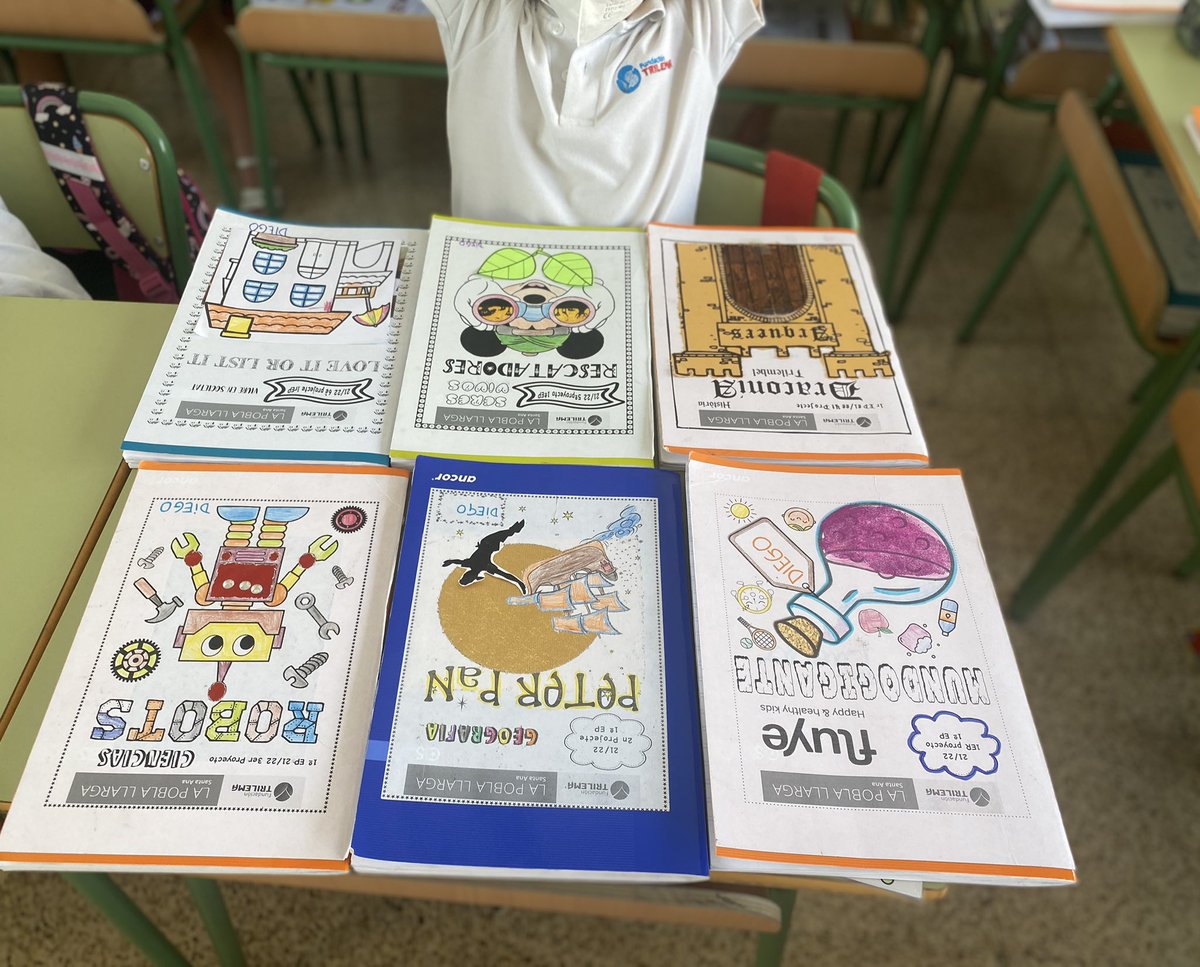 SusanaPonceR's tweet photo. Último día de proyecto, momento de comparar nuestro primer y último porfolio… ¿Qué ha cambiado? ¿Qué ha mejorado? Ellos/as mismos/as sorprendidos con el cambio (y yo más😅) #ABP #Metacognición #1ºEP #MañanaEmpiezaHoy @TrilemaPobla https://t.co/f57ZRUmthl