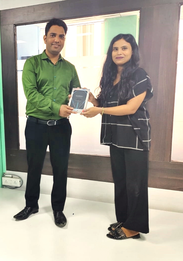 The feeling of accomplishment is alleviating, but it’s multiplied exponentially when others take notice. 

And so, here we are with yet another 'Rewards and Recognitions' session held at our Gurugram premises. 

#policyx #inspirational #motivating #morale #upliftingeachother