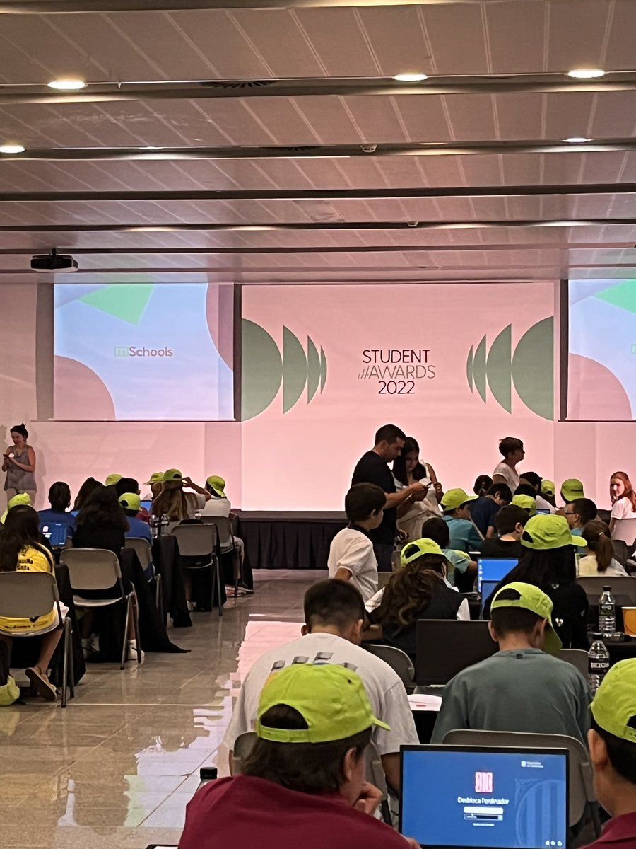 ireneagea's tweet photo. Student Awards 2022. Hackató Scrach Challenge amb les finalistes de 6è de primària de l’@escolagem. Som-hi!! 💪🏻🎉 #STEAMready! @mSchools_MWC @Nuriavj20 https://t.co/P2gduyxyDe