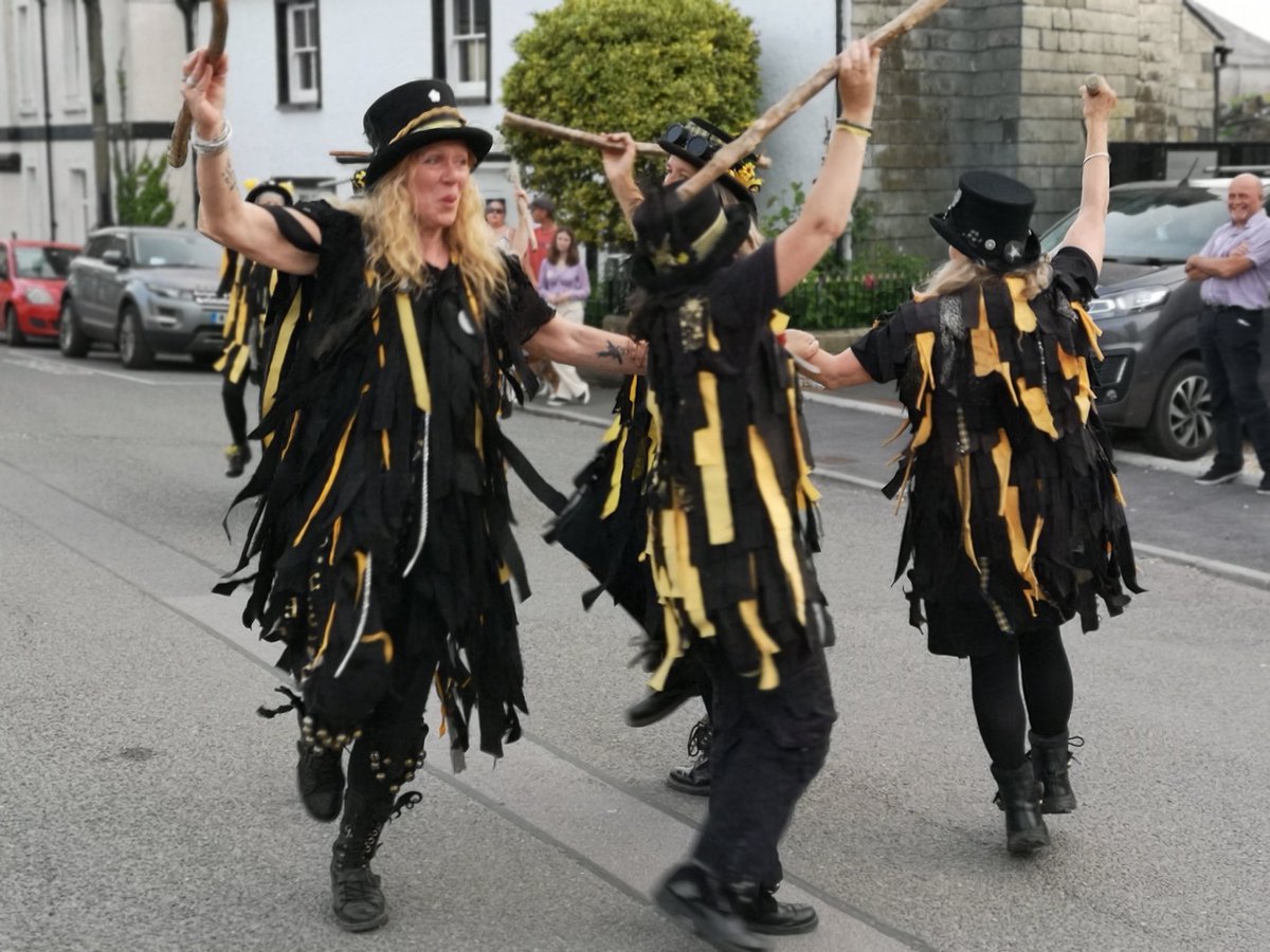 WreckersMorris's tweet photo. What a fine evening we had at The White Hart, Menheniot. Thank you for your warm welcome and hospitality!

#pubouts #Cornwall #morrisdancing #morrismusic #dancing #morris #pub #Thursday #bordermorris 
Photo credit: Amanda &amp; Alex https://t.co/0NdpZNlQP6