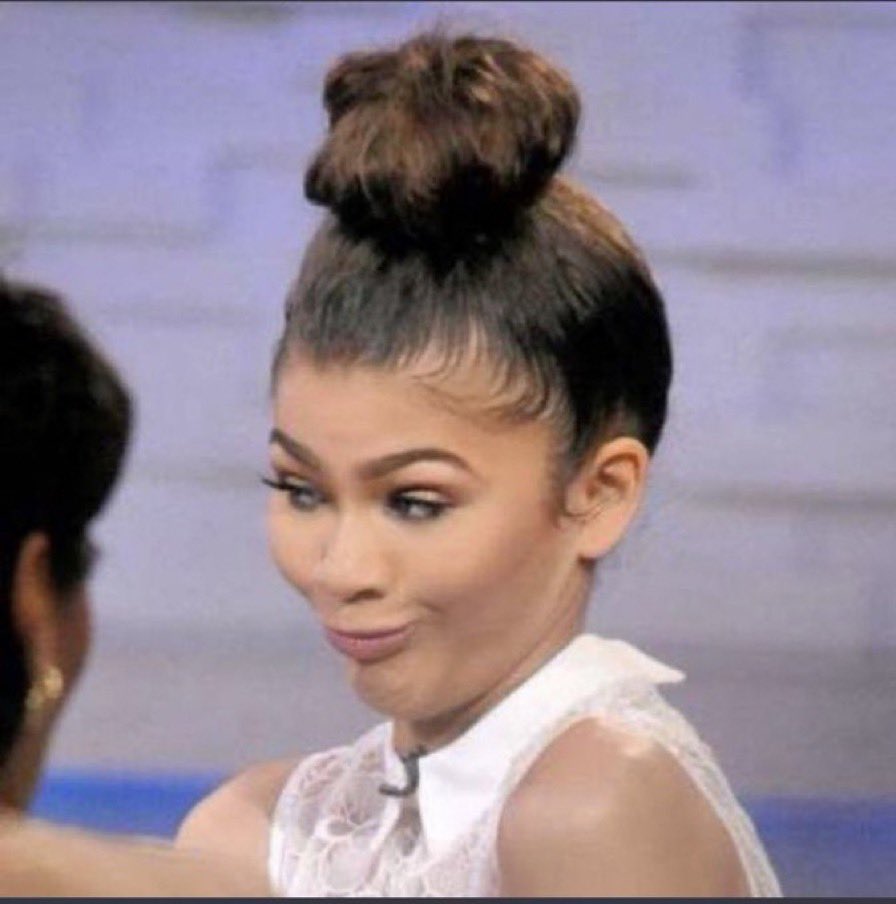 Loga_Chuene's tweet image. As for me, I am as happy as Laura is!🤣 #RHOLagos