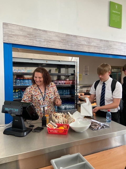 HoldernessAcad's tweet photo. Mrs. Buckley was there to help when someone extra was needed on the till!
#fishshopfriday
#kindness https://t.co/DFcGmO6QmJ