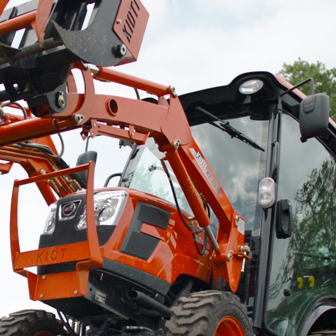 KIOTITractor's tweet image. With an ergonomic operator system and dual pedal HST, and a comfortable full-size cab, you’re going to love the comfort of the new KIOTI CX2510H. #WeDigDirt #kiotitractors

Learn more: bit.ly/3xALe8z