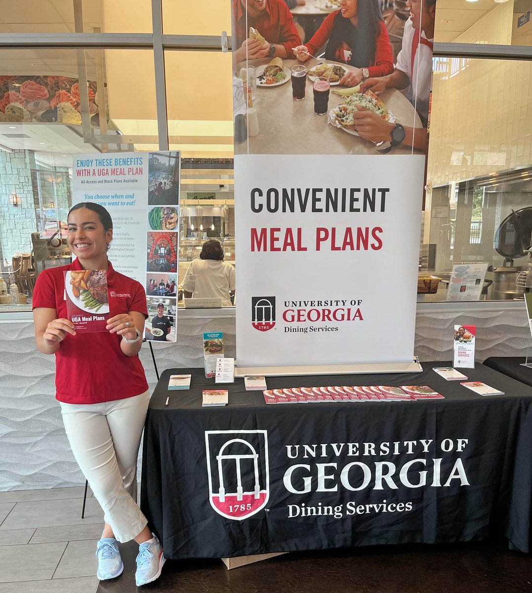 UGADining's tweet photo. Have questions about the Meal Plan? Need help with parking? Our Orientation Ambassadors are here to help! Find us at Tate for breakfast, in Bolton Dining Commons for lunch and dinner, and at the Resource Fair. #UGAOrientation #UGA26 #GoDawgs #UGA #WelcometoAthens #WelcometoUGA https://t.co/NOaLrrctSq
