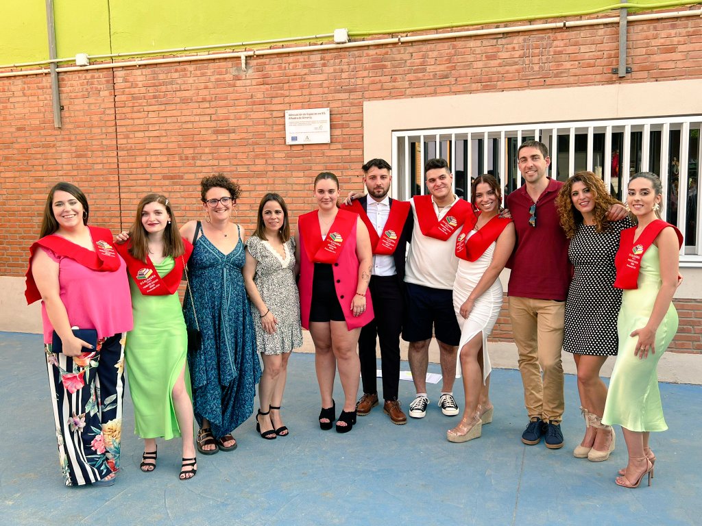 IreneRoj's tweet photo. Graduación 2° PROMIG 20/22 @IAlhadra 💜 https://t.co/2PbJNSM70O