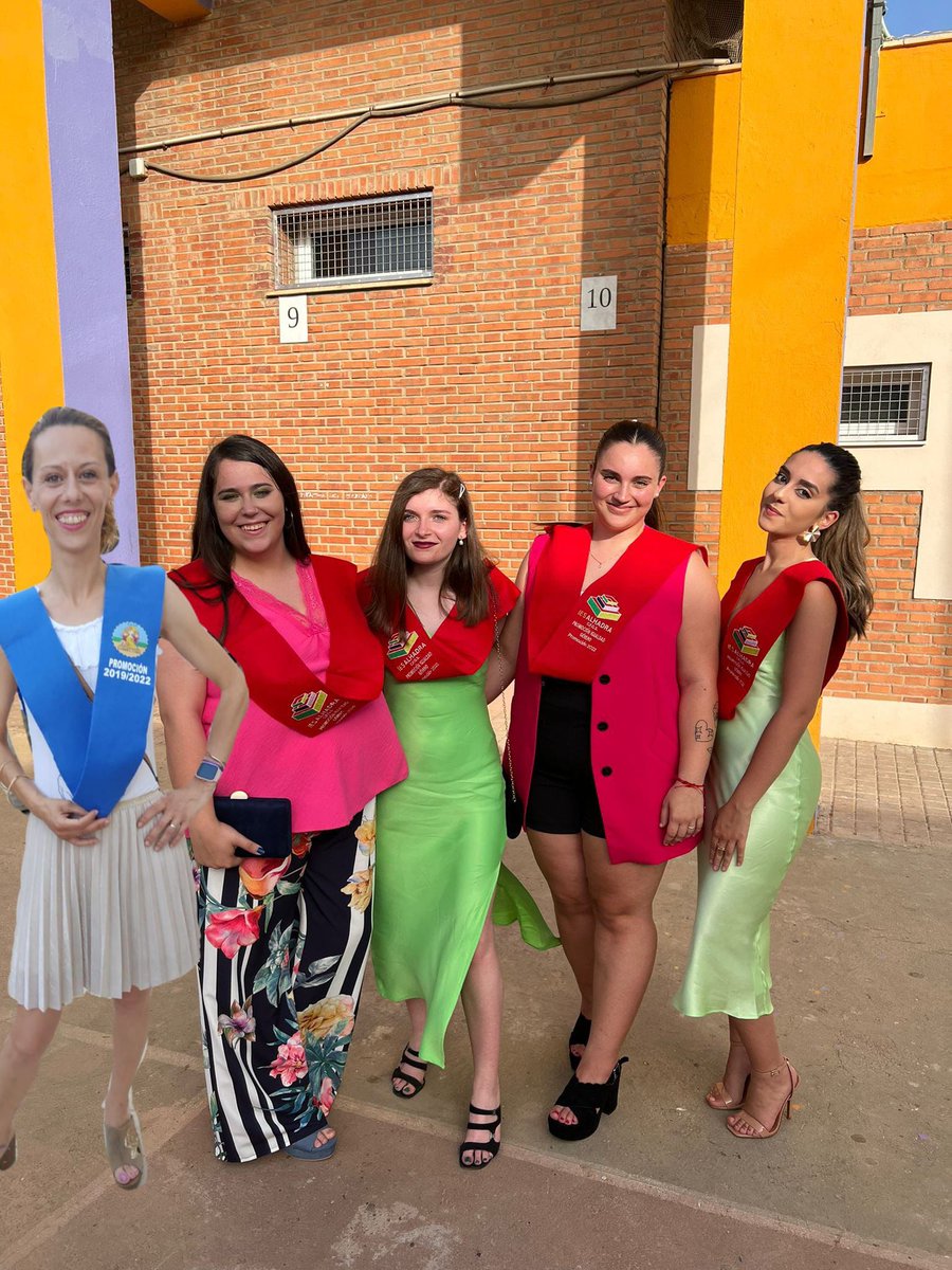 IreneRoj's tweet photo. Graduación 2° PROMIG 20/22 @IAlhadra 💜 https://t.co/2PbJNSM70O