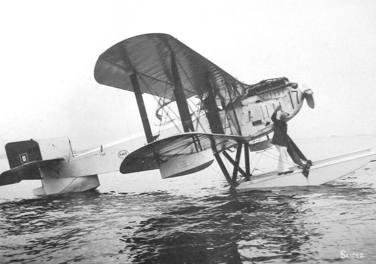 #OTD a century ago, on 17 June 1922, local time, Portuguese naval aviators Sacadura Cabral &amp; Gago Coutinho alight at Guanabara, Rio de Janeiro, completing the first capital-to-capital S Atlantic flight, from Lisbon, Portugal. A🧵 by @KyriuRReis &amp; I for <a href="/AvHistorian/">TheAviationHistorian 🇬🇧 🇺🇦</a> <a href="/100Lusitania/">Lusitania 100</a>