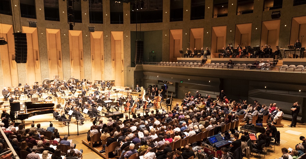 anaclasemusique's tweet photo. #IRCAM festival #ManiFeste concert d’ouverture par l’Orchestre de Paris et Lin #Liao œuvres de Philippe #Manoury Misato #Mochizuki Marco #Stroppa – Bertrand #Bolognesi signe notre chronique https://t.co/JCZZ2wDC9f https://t.co/G8VPy7WyC4
