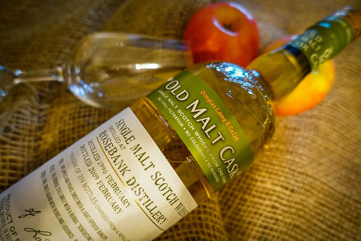 theleakybutt's tweet photo. The warmer weather is finally here. When I think of Whisky to enjoy in the summer my head automatically drifts to the #lowands. Nothing more fitting then the fresh orchard flavours a well bottled @rosebankwhisky can offer you.
#whisky #singlecask #scotch #rosebank #scotchwhisky https://t.co/2r2zQ6bJDS