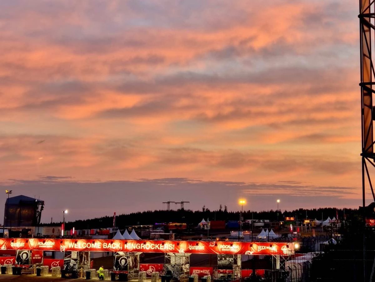drkzentrum's tweet photo. Festivalstimmung bei #RockamRing! Auch dieses Jahr waren wir wieder mit #Unfallhilfsstelle und Streifen am #Nürburgring dabei und die Gäste waren dankbar wieder feiern zu können, was das Zeug hält. Rock on! @drkkvaw https://t.co/l34fZbfBSz