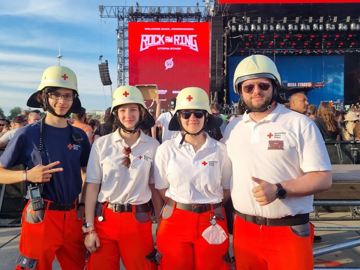 drkzentrum's tweet photo. Festivalstimmung bei #RockamRing! Auch dieses Jahr waren wir wieder mit #Unfallhilfsstelle und Streifen am #Nürburgring dabei und die Gäste waren dankbar wieder feiern zu können, was das Zeug hält. Rock on! @drkkvaw https://t.co/l34fZbfBSz