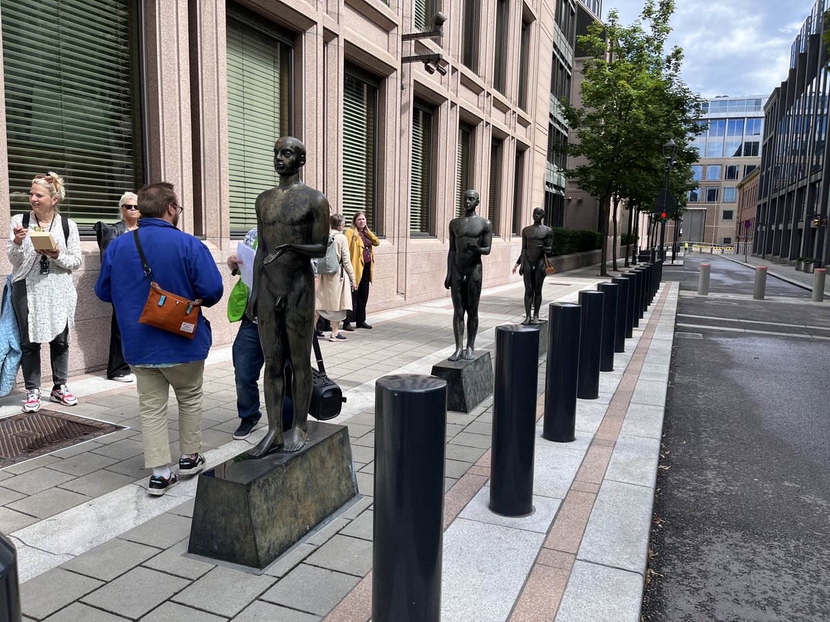 Nå kan du gå på digital kunstvandring i Kvadraturen📲✨ oppdagkvadraturen.no/vandringer/kun…
<a href="/bilfritt/">Bilfritt byliv</a> @hannamarcussen <a href="/OmarSamyGamal1/">Omar Samy Gamal</a>