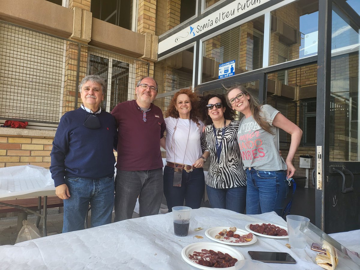 DYNAMIC_ET's tweet photo. 📢EUGENIO ALEJANDRE, amic del projecte, nou 🏆Premi #FPCAT21 a la Trajectòria Individual de @fpcatalunya 🎩🔥⚡️‼️

#Cornella #Projecte #FP

@iesteveterradas @QFerACornella @fabianmohedano @OlgaQuesada1 @davcordoba @jandresvillena @radiocornella @EPcornella https://t.co/fJLP24u6w1
