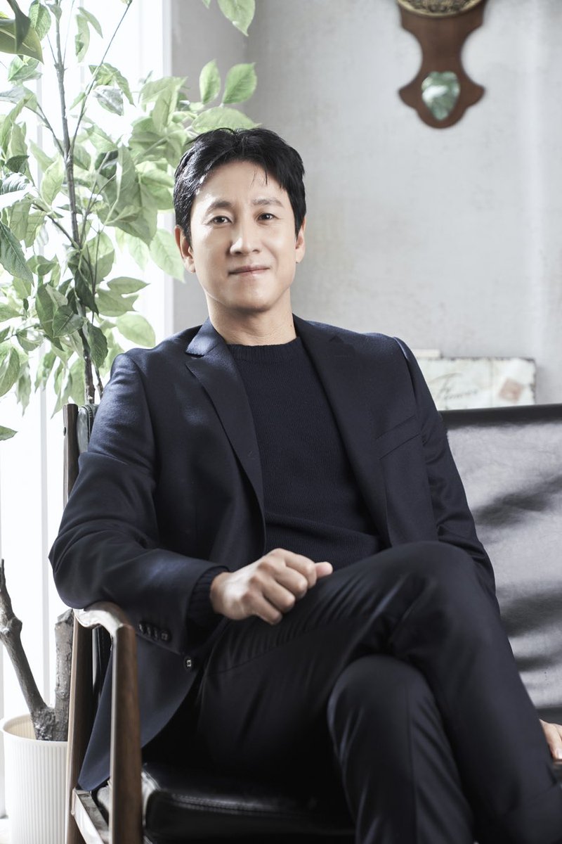 infodrakor_id's tweet photo. #LeeSunKyun dan #MoonChaeWon dikonfirmasi bintangi drama "Law Money"

Kisah seorang money trader Eun Young (Lee Sun Kyun) yang mempertaruhkan segalanya untuk melawan kartel uang yang sudah berkolusi dengan hukum. Tayang 2023 https://t.co/znWnu1DSOG
