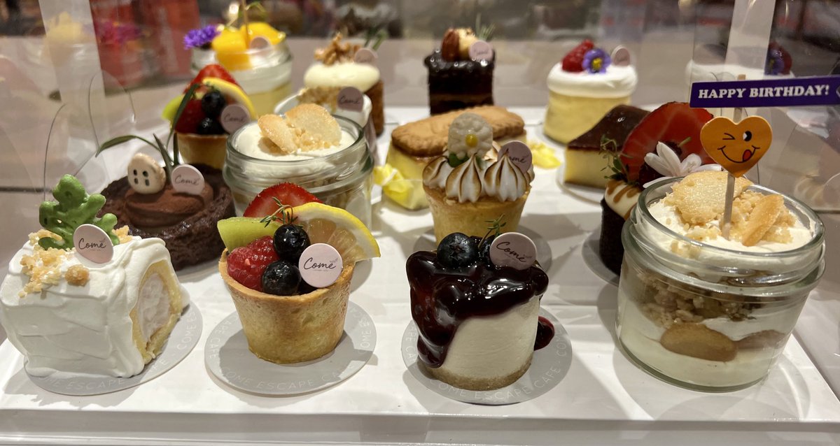 KatContii tweet media