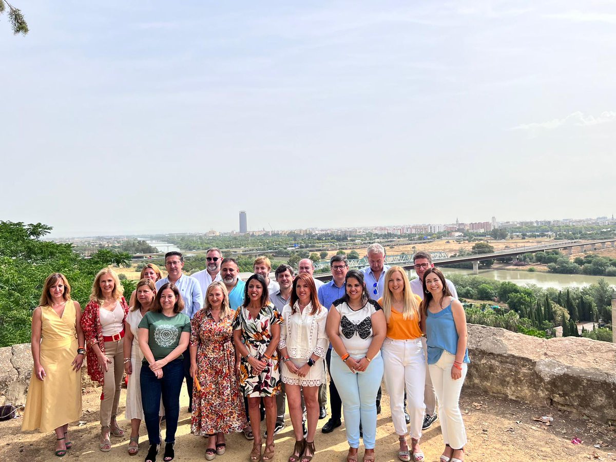 #LaGranSevilla es el gran objetivo de <a href="/Cs_Andalucia/">Ciudadanos Andalucía</a> para establecer políticas comunes entre todos los municipios del área metropolitana de #Sevilla para ganar en calidad de vida y con una meta clara: poner a los sevillanos en el centro de nuestras políticas.