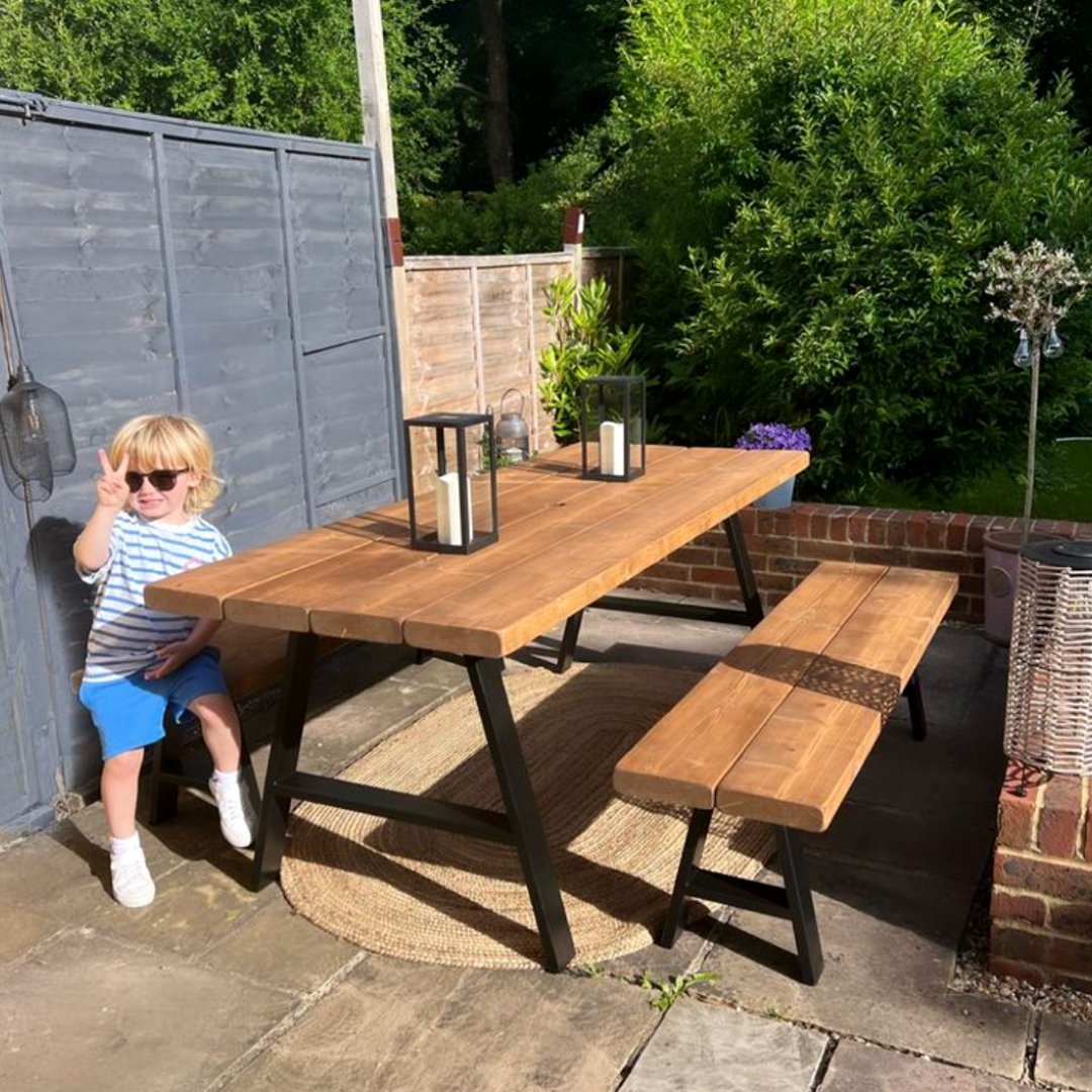 SimpsonFurnitur's tweet photo. Hit the like button if you are as happy as this little chap today! π π₯
Wishing all of our followers the best weekend full of sunshine and smiles π
#gardenfurniture
#rustictable
#handmadetoorder
#rusticbench
#fridaymorning
#bensimpsonfurniture
#happycustomer https://t.co/UN0qkkfaYY