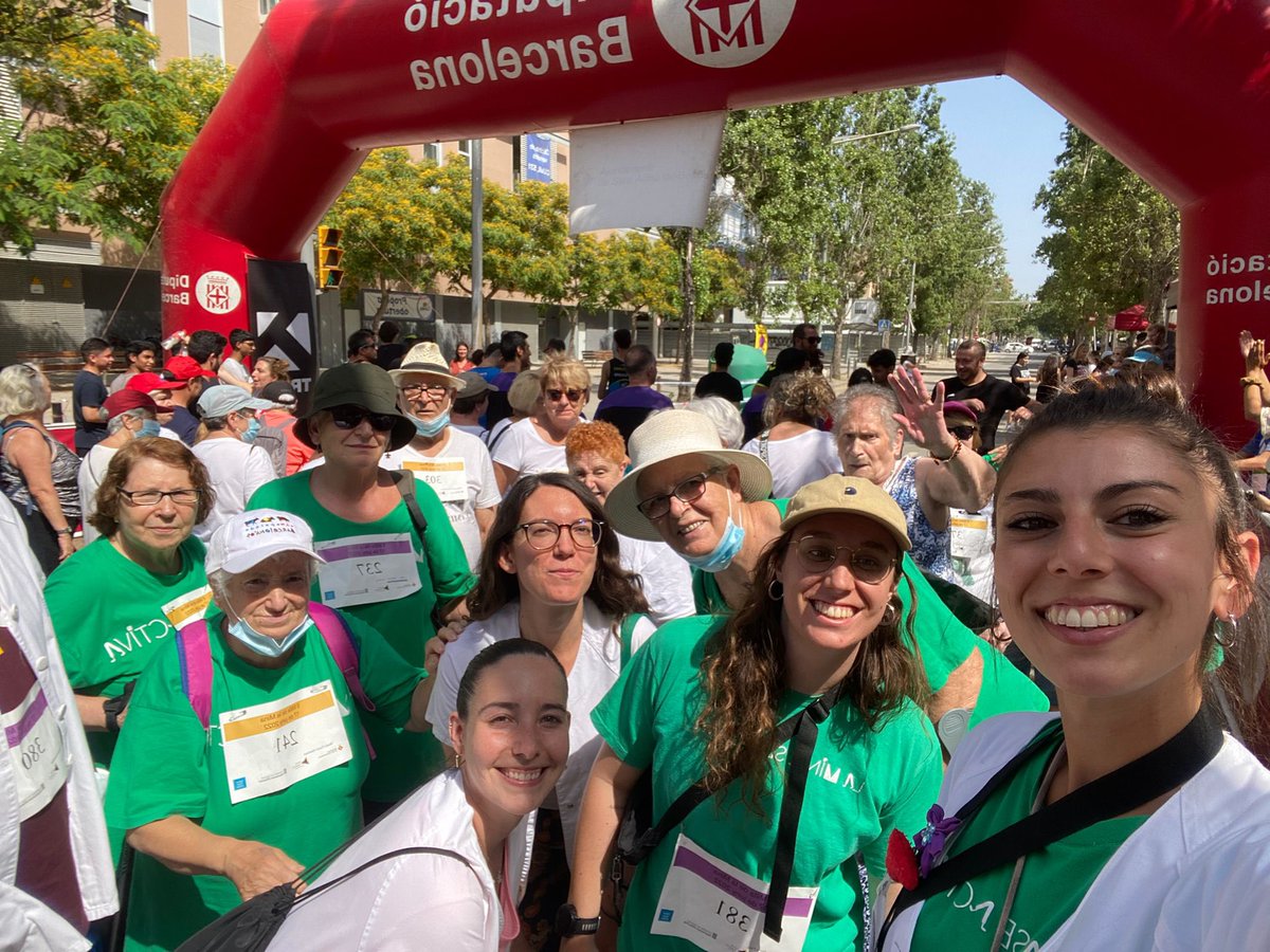 A punto de empezar #LaMillaDeLaMina <a href="/InsEscLaMina/">INSTITUT ESCOLA LA MINA</a> #CAPLaMina #LaMinaSeActiva #BarriLaMina. Que grande es nuestro grupo de deportistas💪🏼❤️