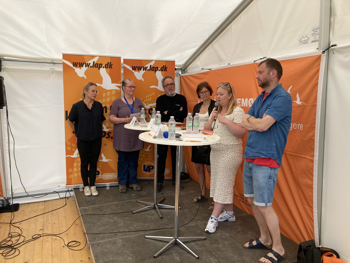 udsatte's tweet photo. Dagens første debat på #fmdk er i gang. Psykiatrien bærer præg af beslutninger truffet hen over hovedet på brugerne. Der er brug for, at de deltager i udviklingen af psykiatrien, siger @kirawest1 hos @ForeningenSpor og LAP. Kig forbi A38 til Rådets egen psykiatridebat kl. 14. https://t.co/DzM33QhXDg